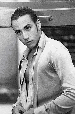 howie11.gif (62974 bytes)