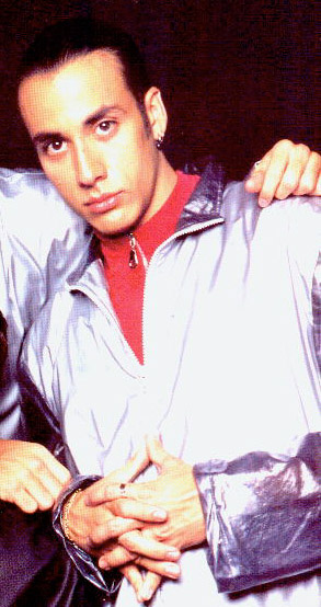 howie15.jpg (72615 bytes)